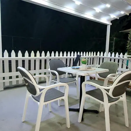 Suncoast Near Port & Sarandë