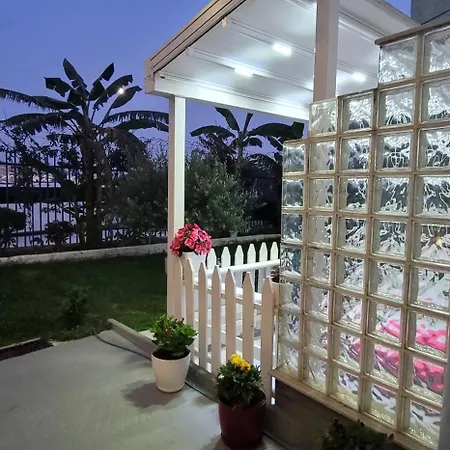 Suncoast Near Port & Sarandë