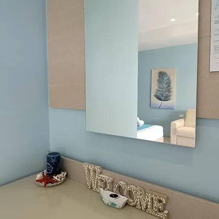 Suncoast Near Port & * Sarandë