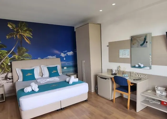 Suncoast Near Port & * Саранда