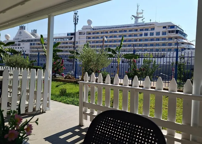 Апартаменты Suncoast Near Port & *