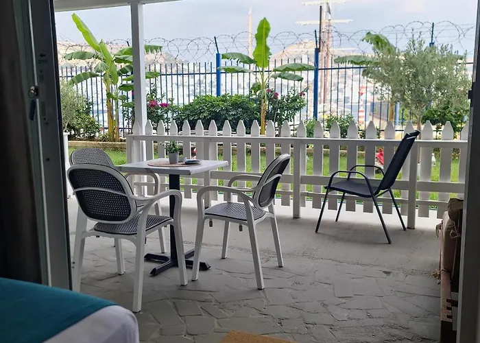Suncoast Near Port & Апартаменты Саранда