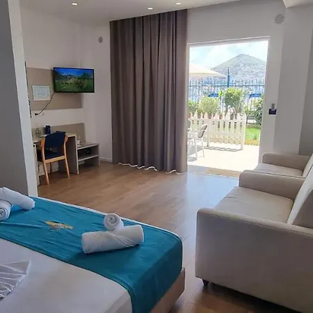Апартаменты Suncoast Near Port & Саранда