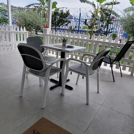Suncoast Near Port & Апартаменты Саранда