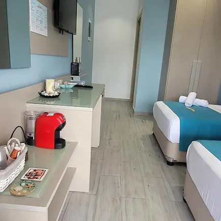 Suncoast Near Port & * Sarande