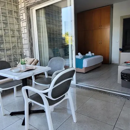 Suncoast Port Side Apartment