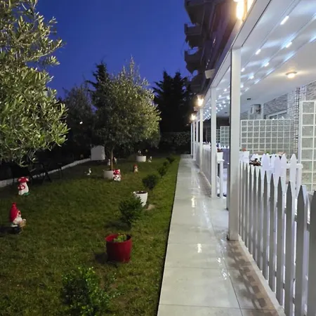 Suncoast Near Port & Апартаменты Саранда