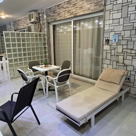 Suncoast Near Port & Апартаменты Саранда