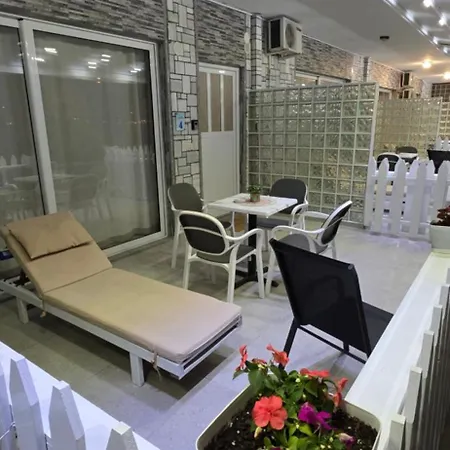 Апартаменты Suncoast Near Port &