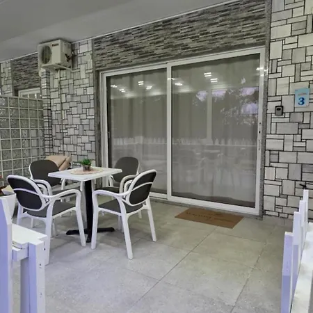 Suncoast Near Port & Апартаменты Саранда