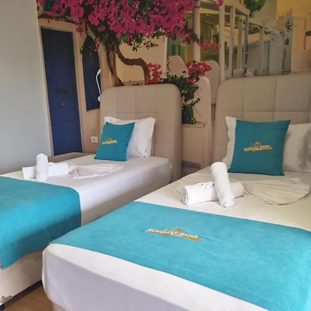 Апартаменты Suncoast Near Port & Саранда
