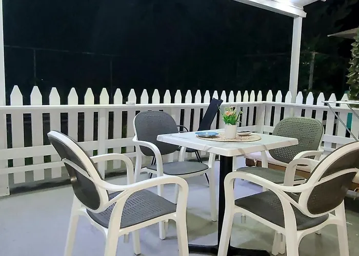 Suncoast Near Port & Saranda