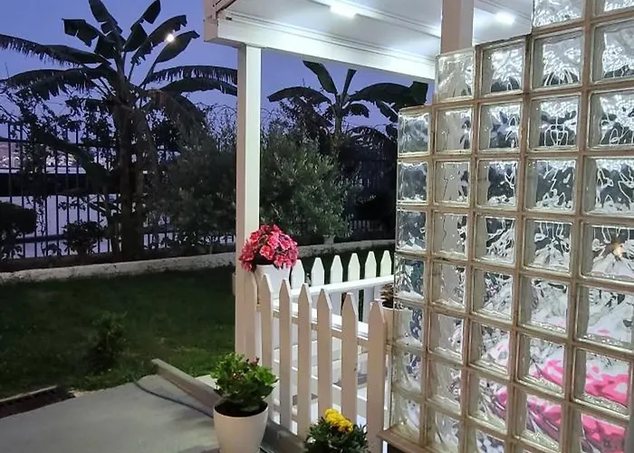 Suncoast Near Port & Saranda