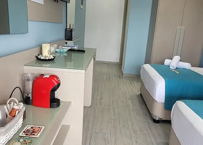 Suncoast Near Port & * Saranda