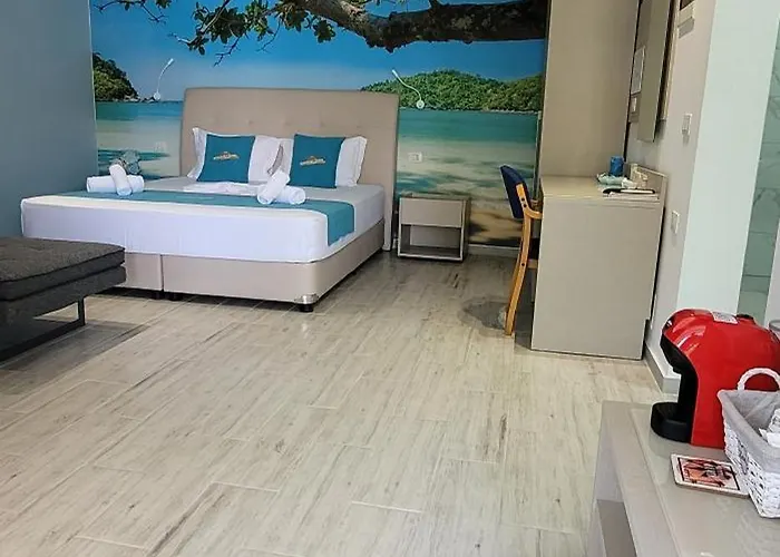 Suncoast Near Port & * Saranda